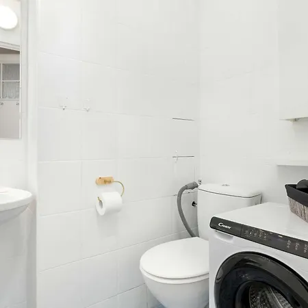 Bright Bema Near Centre By Renters